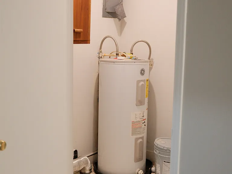 Primary Bedroom - Laundry