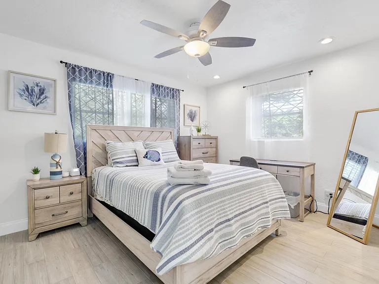 342 SW 14th St — Photo 4