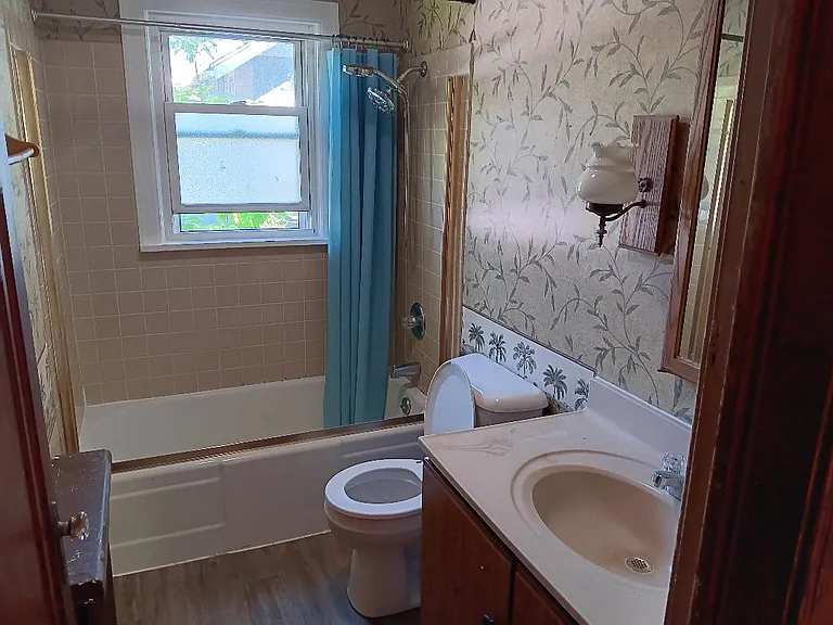 828 Richie Ave — Photo 6