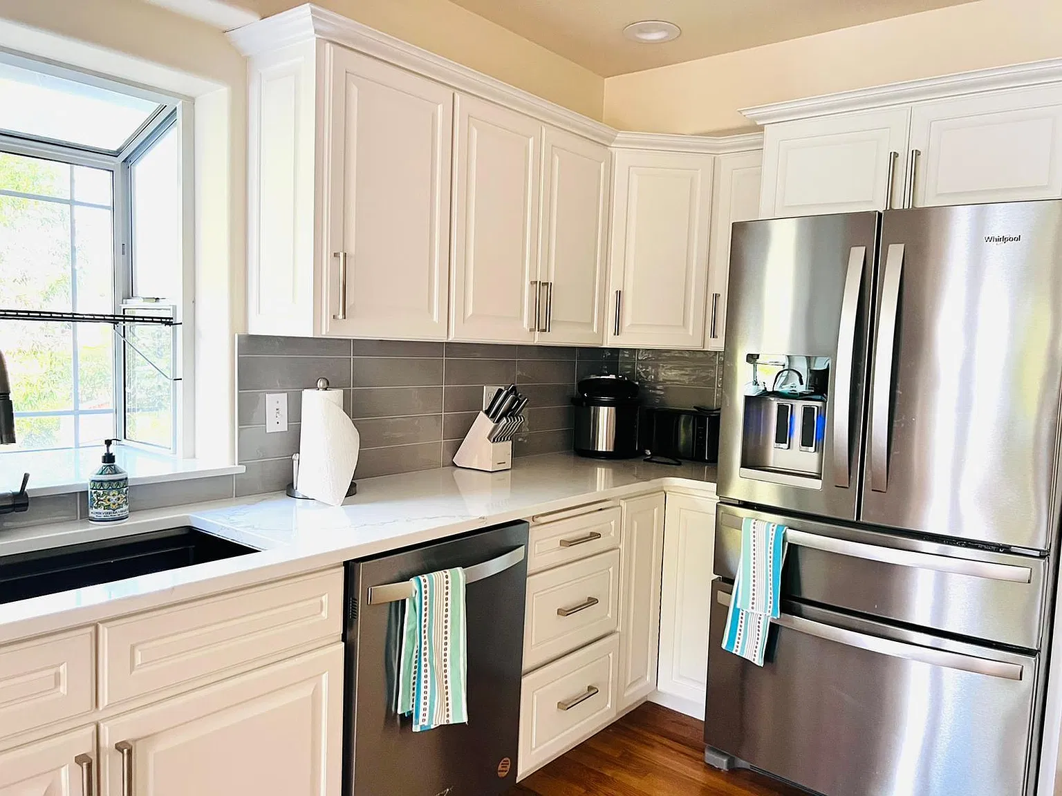 725 Schooner Ct — Photo 4