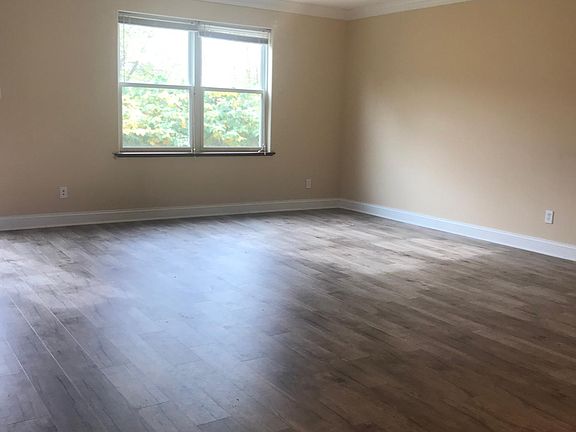 Open 1 floor. Living and dining room.