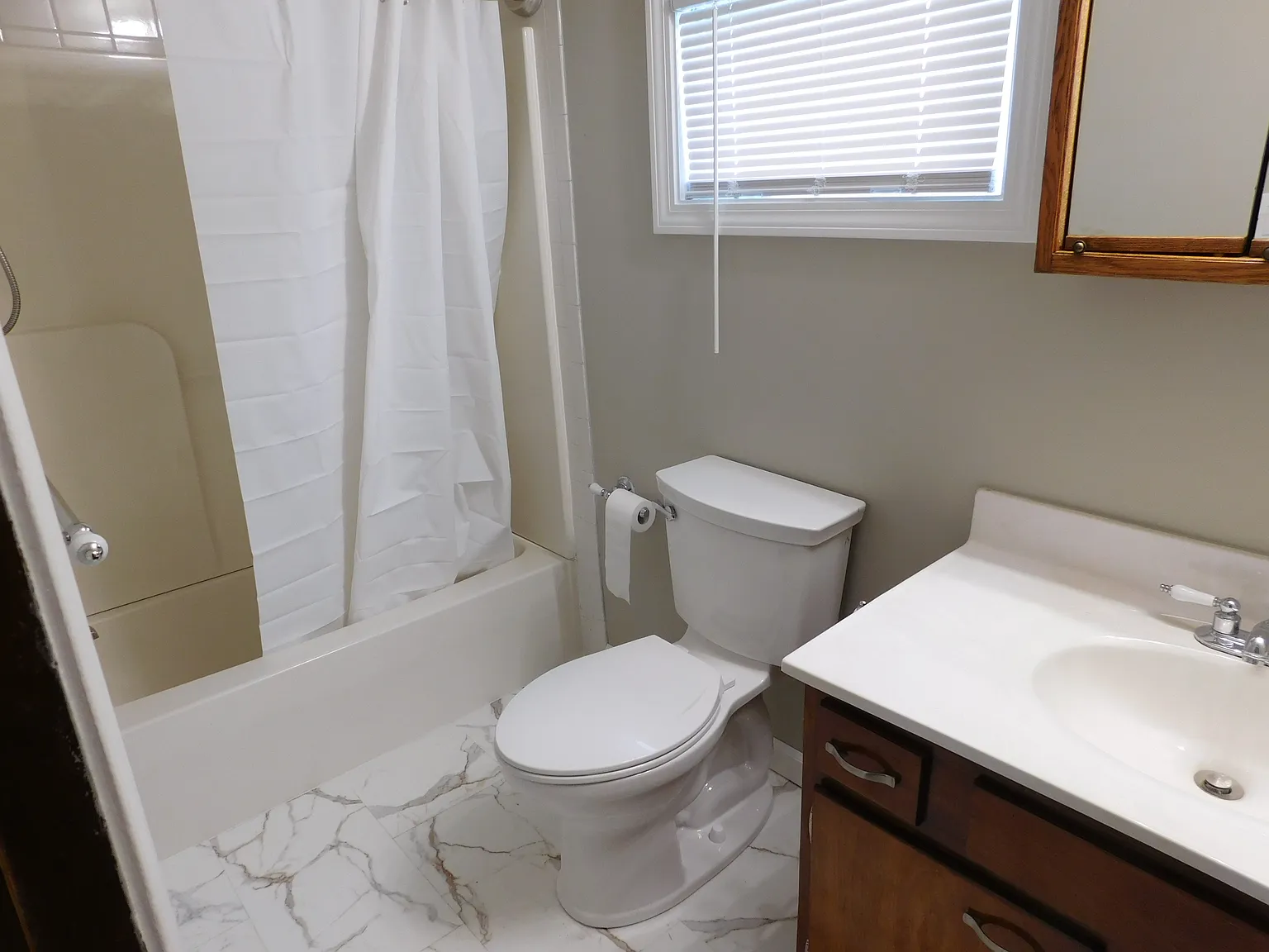3 bed, 1237 sqft, $2,000 — Photo 3