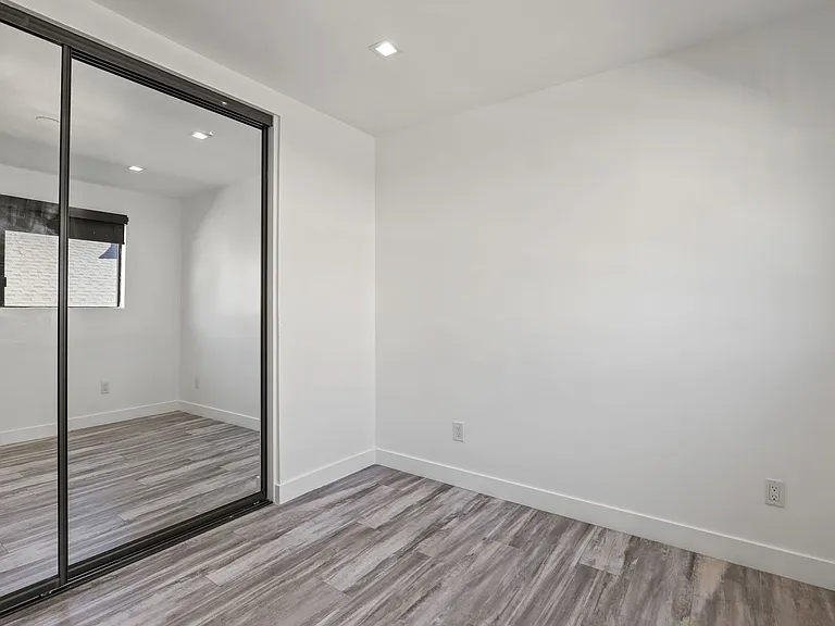 2814 Sichel Street Apartments — Photo 40