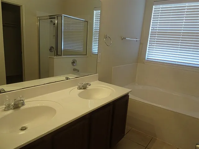 2288 Green Meadows Ln — Photo 9