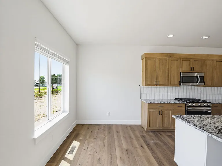 475 E River Ln — Photo 32