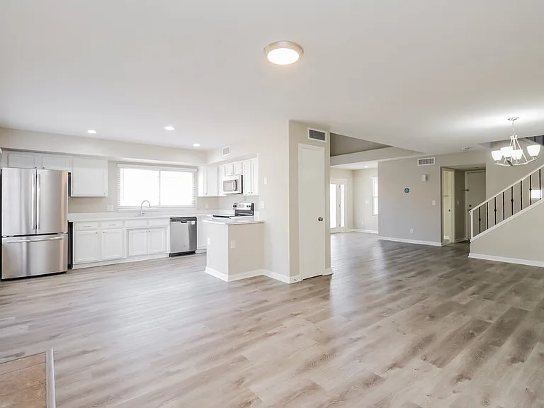 5330 E Fairfield St — Photo 10