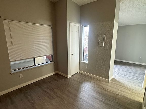 5th image of 932 S Dearborn Way APT 18