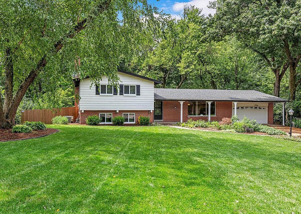 1st image of 11130 Oak Lake Ct