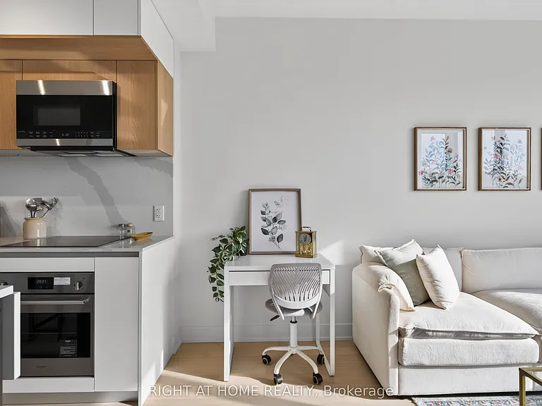 322 Dupont St #806 — Photo 14