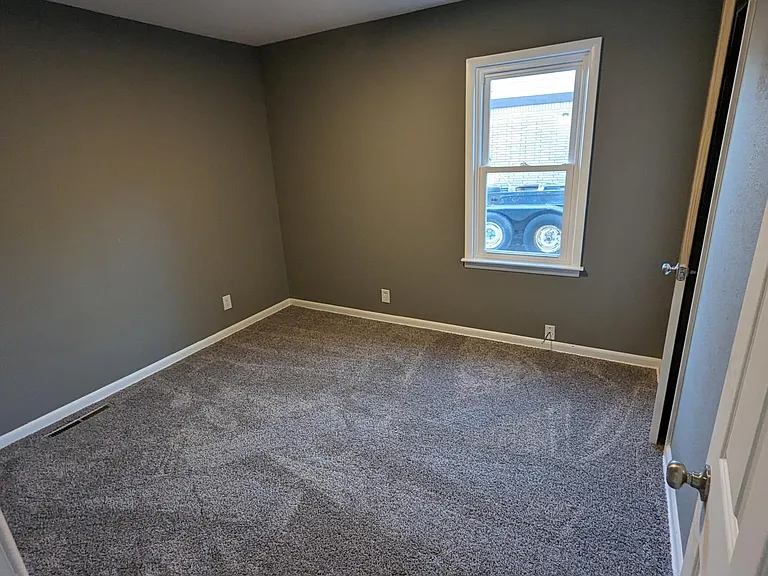 822 Alexander Dr — Photo 5