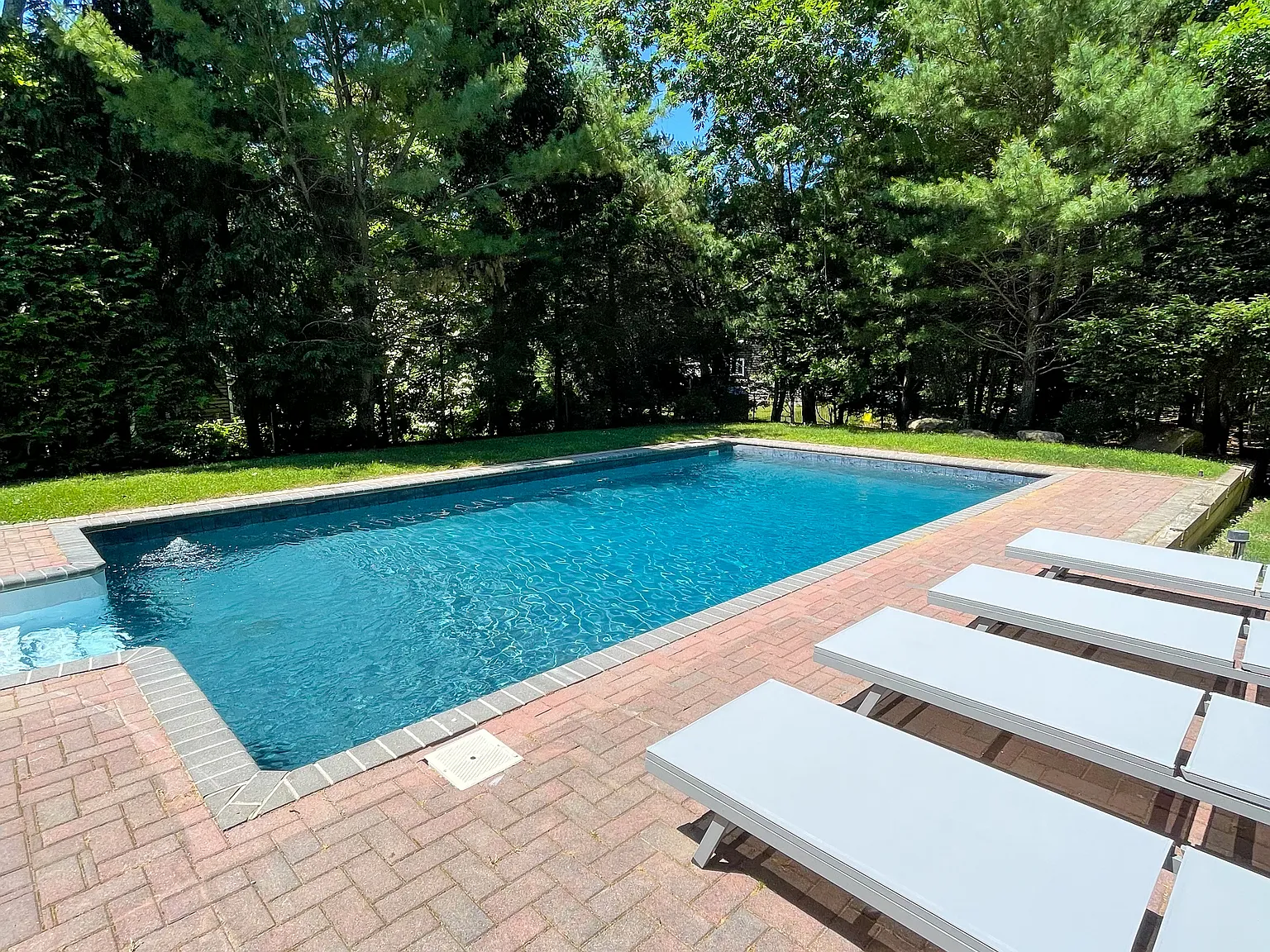 Chic Decor - East Hampton- 2 Weeks, Monthy or Full Season — Photo 2