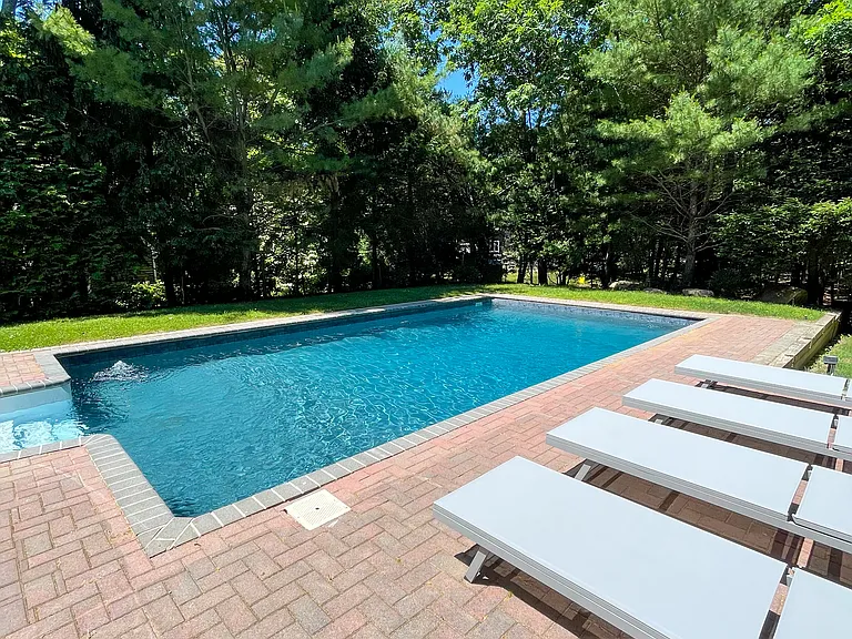 61 Hog Creek Rd — Photo 2
