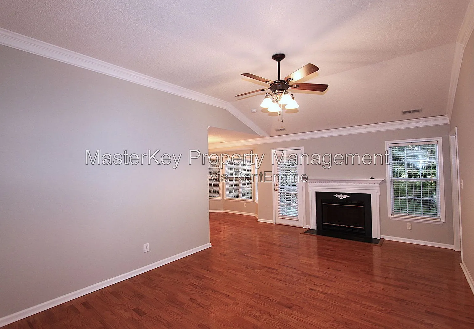 3 bed, 2.0 bath, 1277 sqft, $1,995 — Photo 2