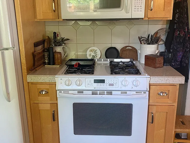 676 NE Franklin Ave — Photo 19