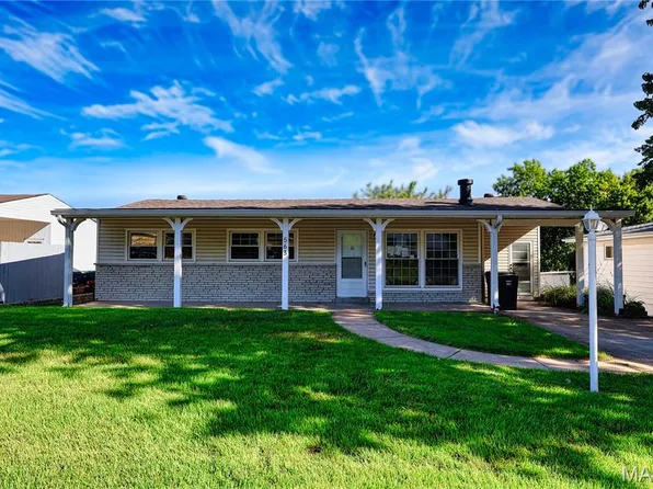 563 Apex Dr, Saint Louis, MO 63126