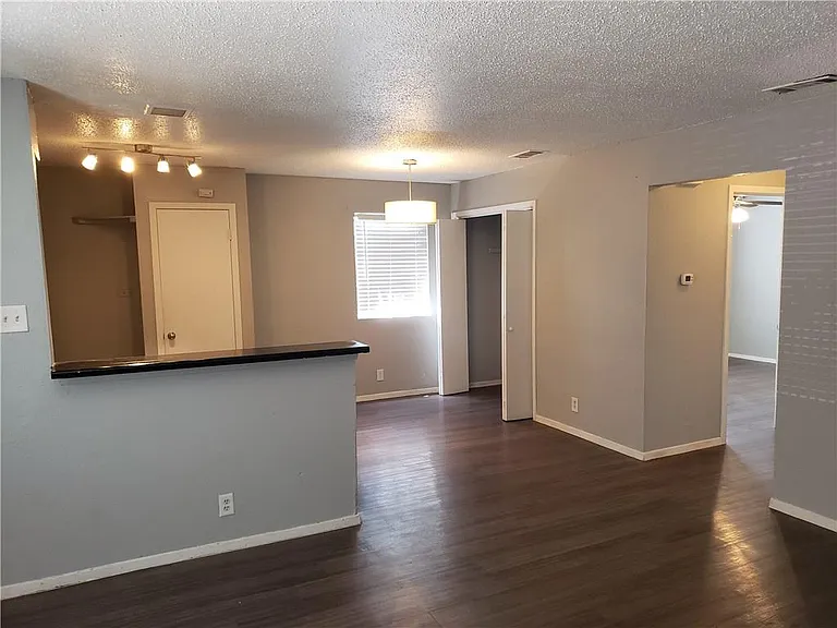 2304 Cedrick Cv #B — Photo 5