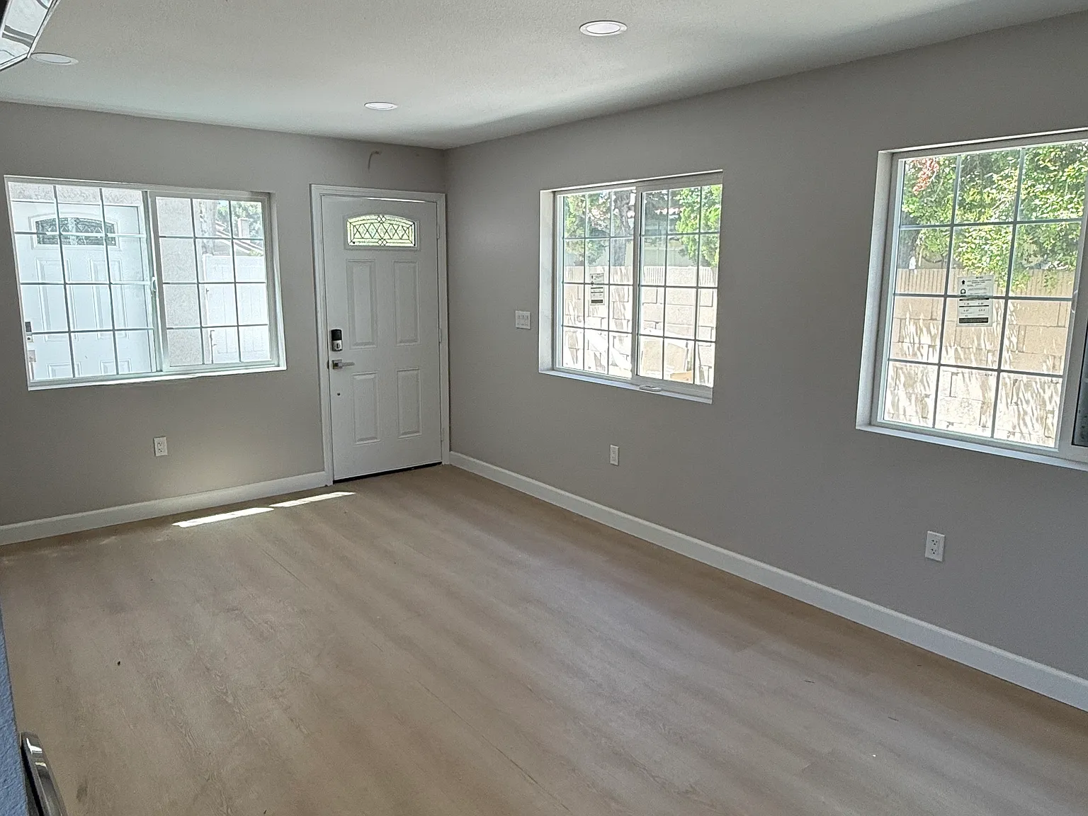 3 bed, 1000 sqft, $3,700 — Photo 4