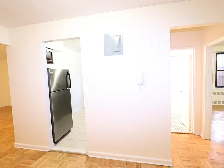 3415 Parsons Blvd #2S — Photo 3