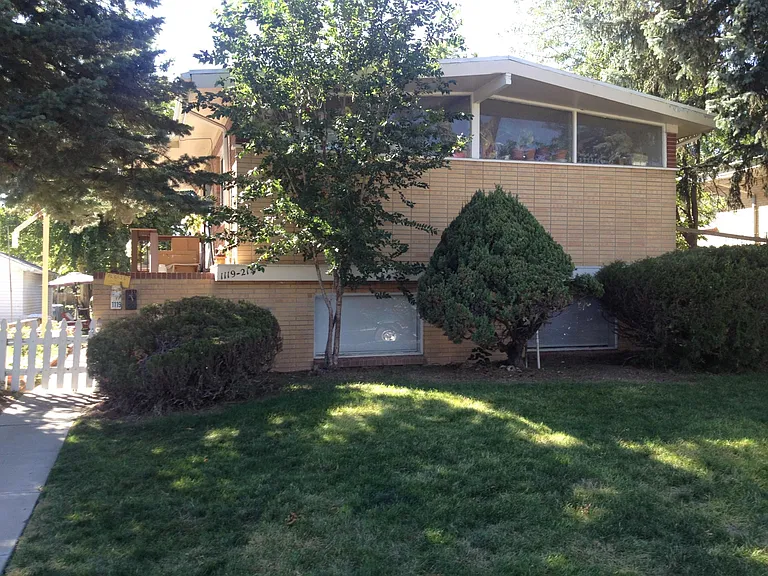 1119 Clinton St — Photo 1