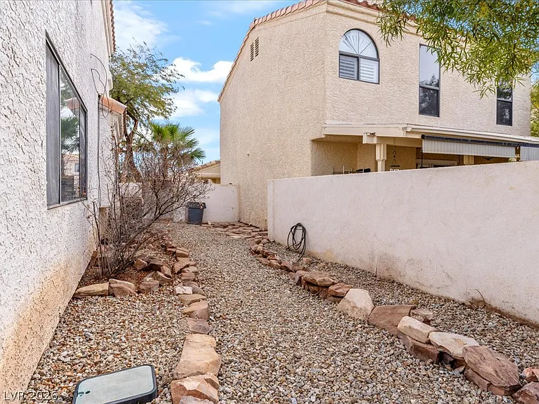 2809 Swallow Point Cir — Photo 26