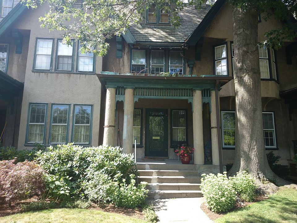 1st image of 8 Griggs Ter