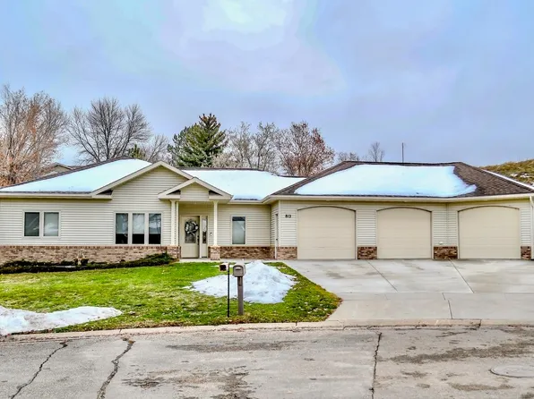 812 NW Bel Air Pl, Minot, ND 58703