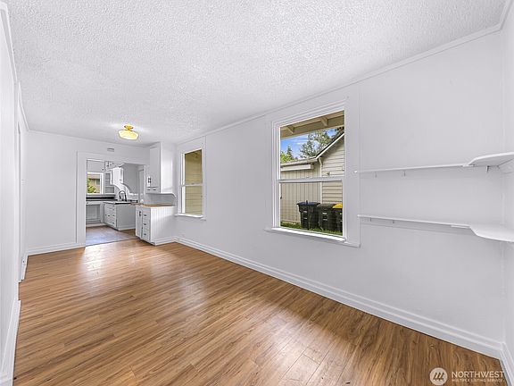 4th image of 1524 Lincoln Street