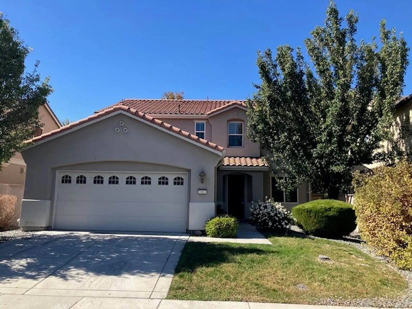 Two Level Damonte Ranch Home. — Photo 2