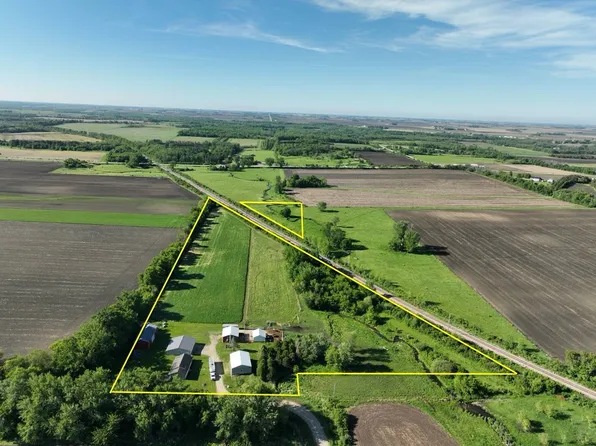 2150 Victory Ave, Charles City, IA 50616