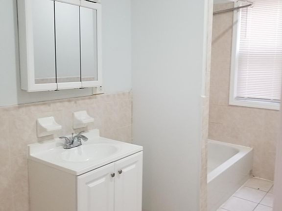 3rd image of 219 Chadwick Ave APT 3