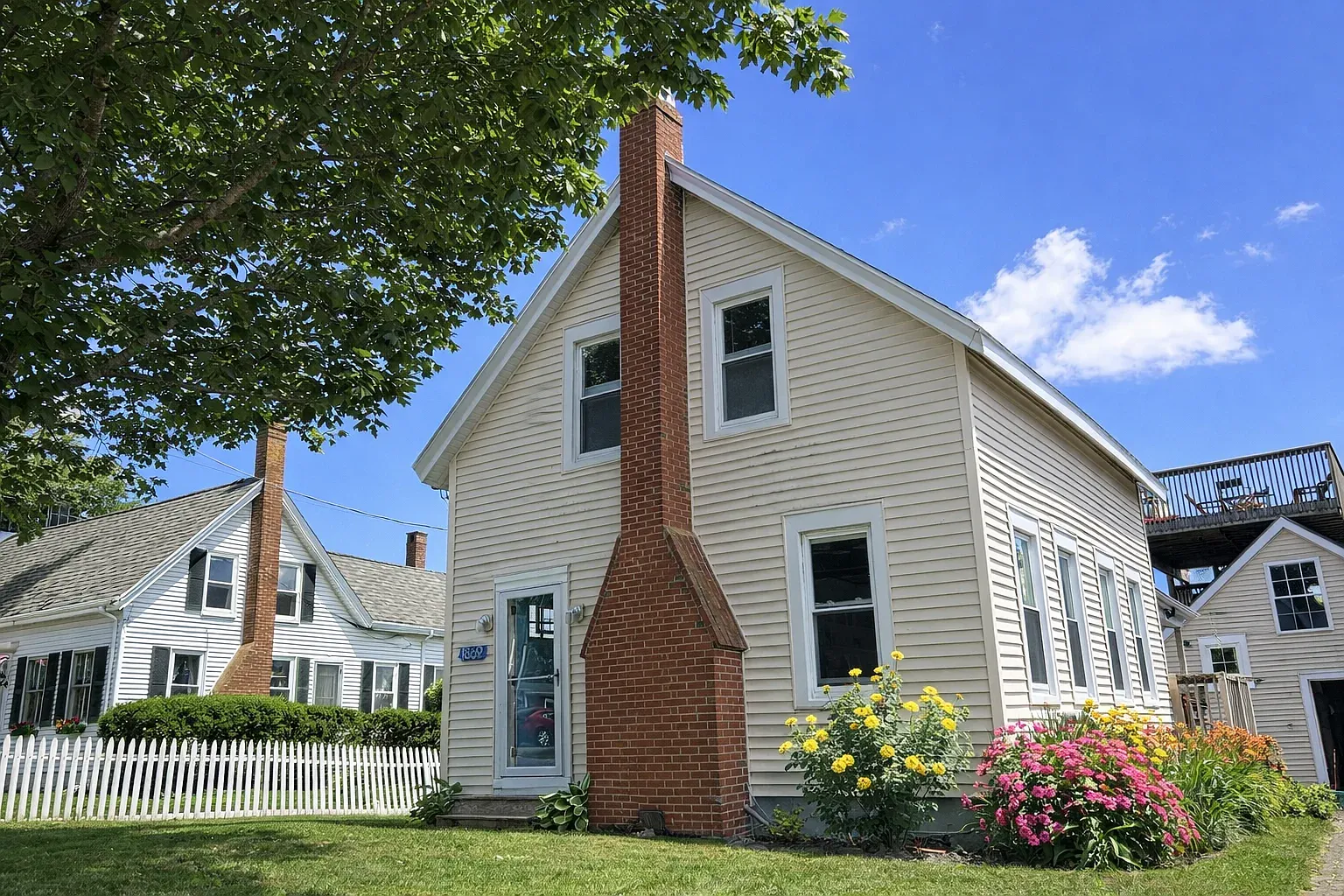 3 bed, 1274 sqft, $2,000 — Photo 1