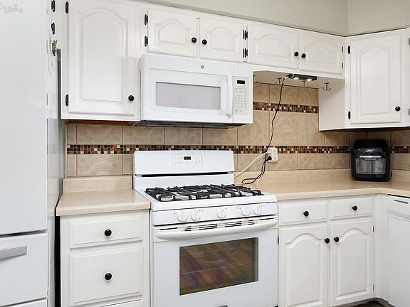 5th image of 418 W Howard Ave