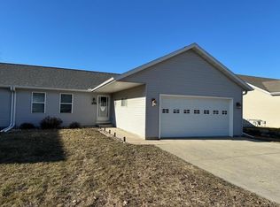 662 N Main St, Fall River, WI 53932