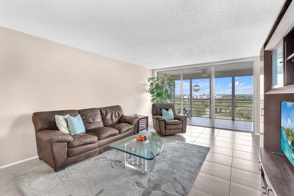 605 Oaks Drive #907, photo 6