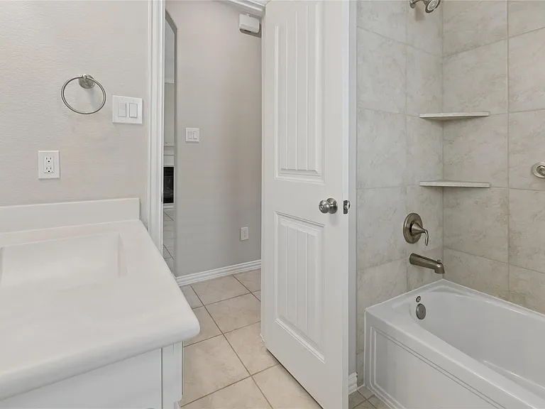 2357 Old Stone Dr — Photo 23