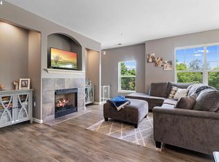 22802 SW Forest Creek Dr Unit 203, Sherwood, OR 97140