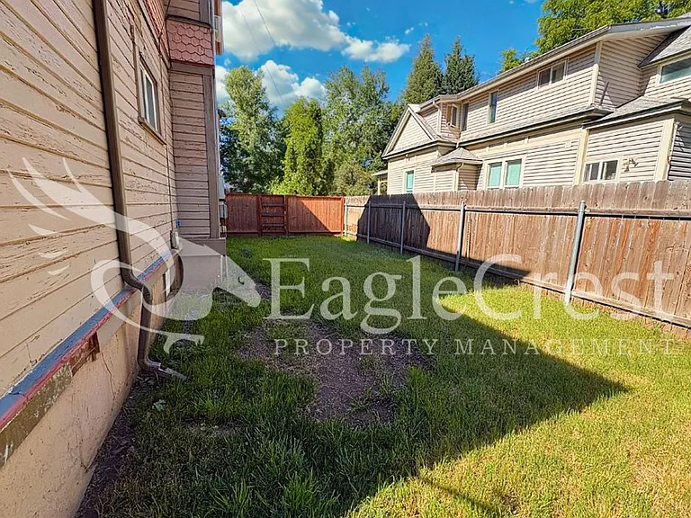 532 Washington St — Photo 8