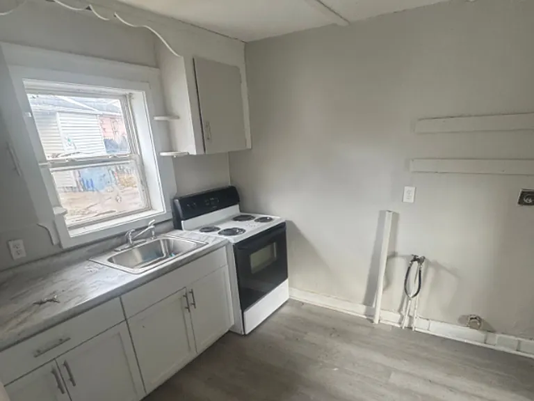 1421 Long Ave — Photo 4