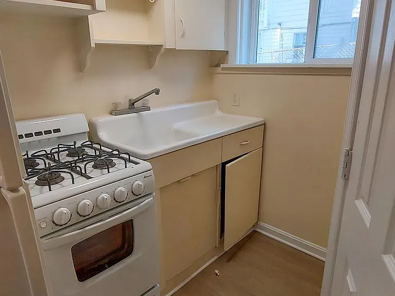 228 Manor Cir #7 — Photo 11