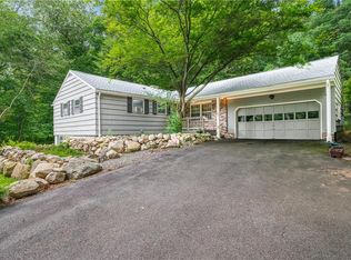 325 Shady Hill Dr, East Greenwich, RI 02818
