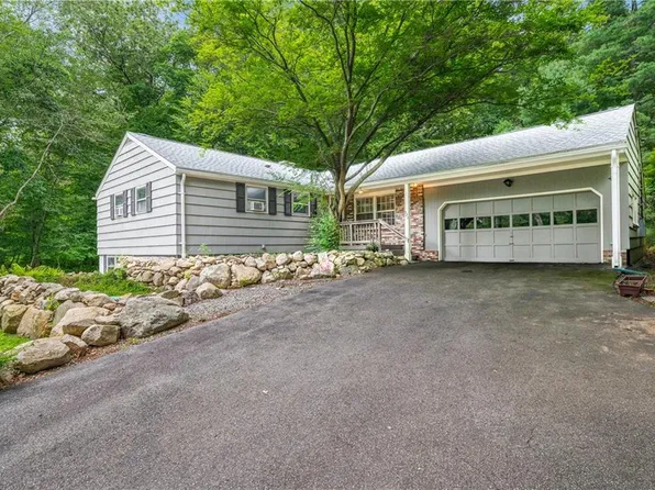 325 Shady Hill Dr, East Greenwich, RI 02818