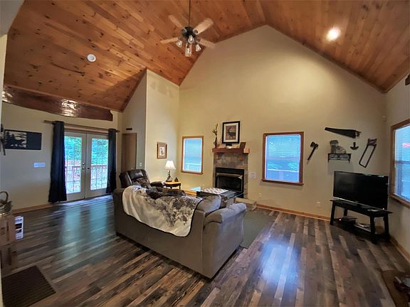 5th image of 1872 Woodland Way