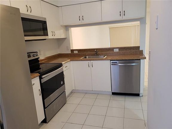 5th image of 16765 Hemingway Dr