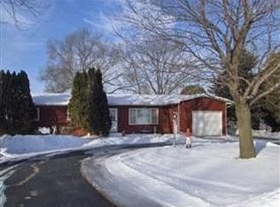 5393 Classic Ln, Platteville, WI 53818