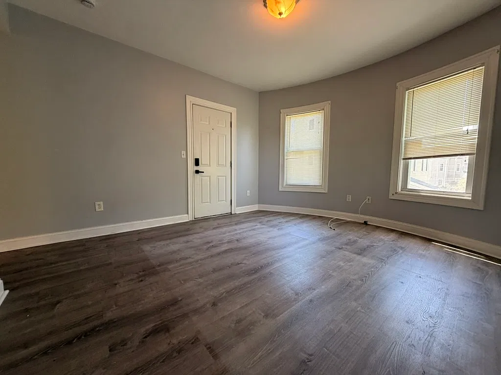 2 bed, 1000 sqft, $1,950 — Photo 2