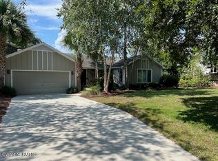 104 Drake Rd, Hampstead, NC 28443