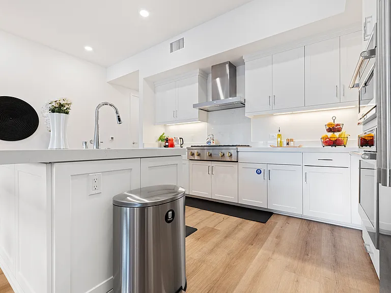 4303 Rivington — Photo 11