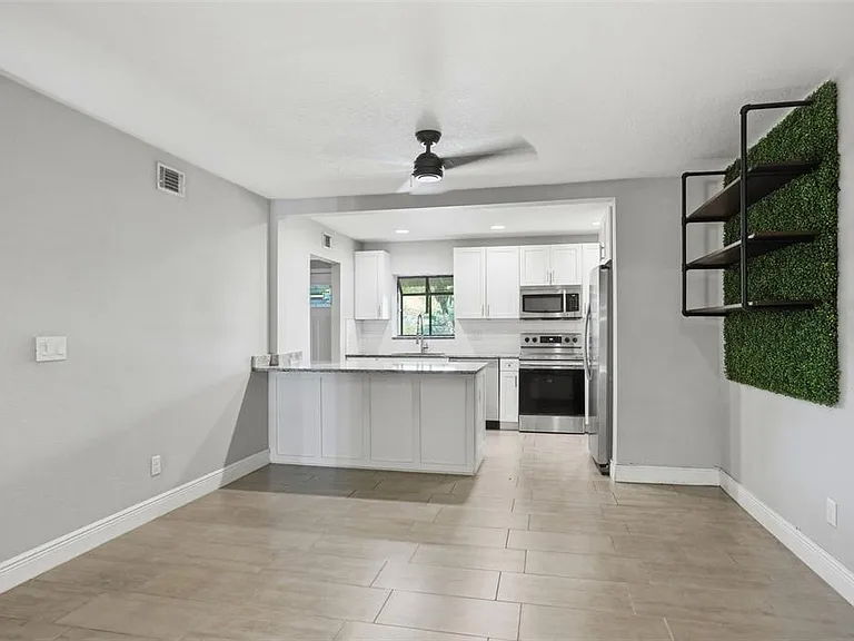 727 N Himes Ave — Photo 20