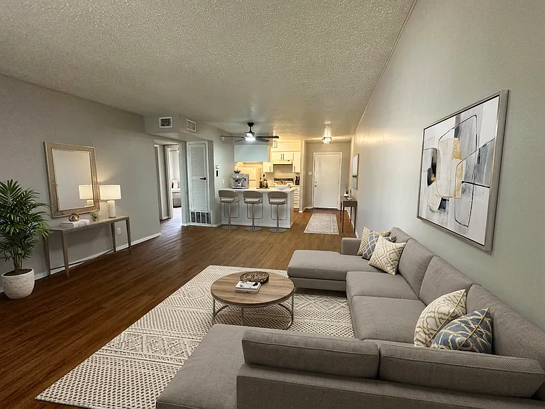 305 W 39th 1/2 St #1-206 — Photo 3