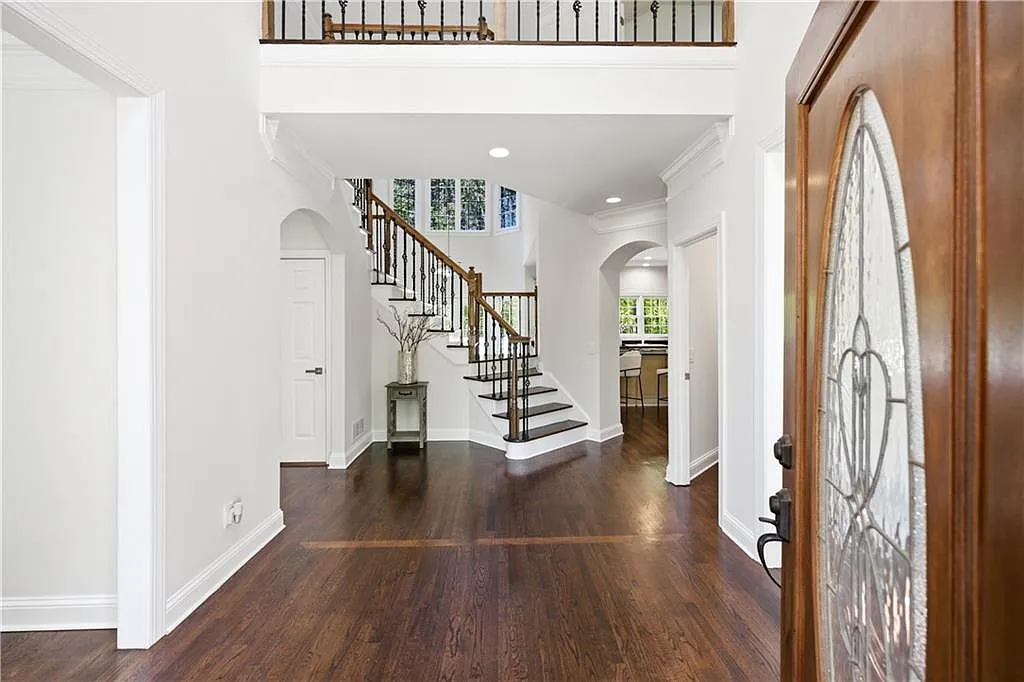4 bed, 4.5 bath, $3,200 — Photo 2